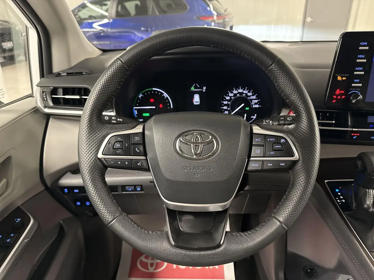 Toyota Sienna снимка Toyota Sienna