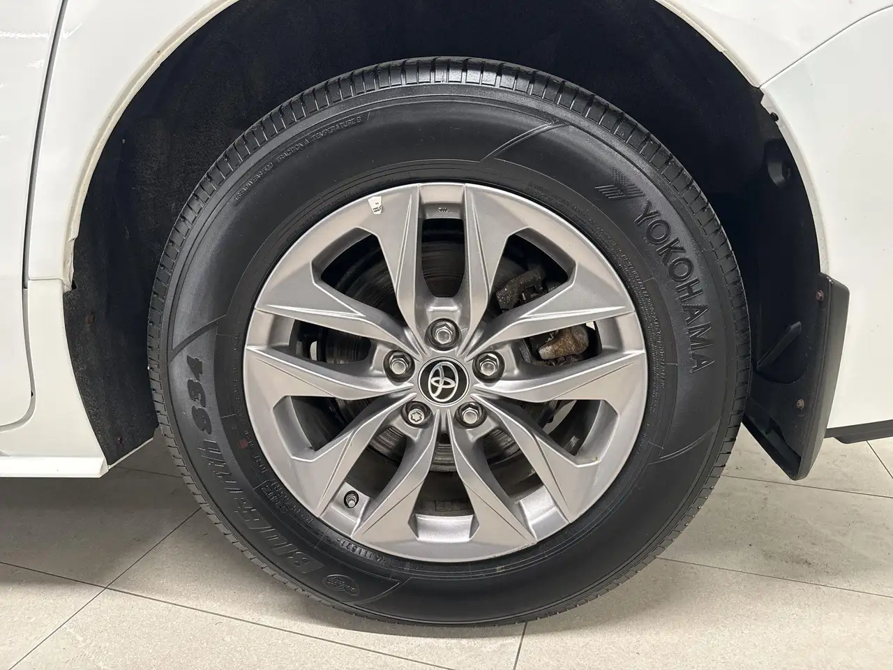 Toyota Sienna снимка Toyota Sienna