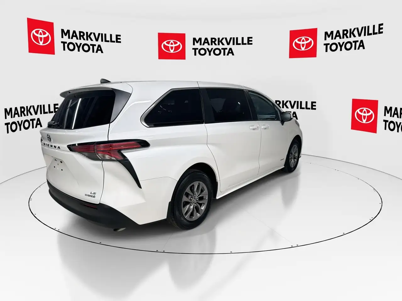 Toyota Sienna снимка Toyota Sienna
