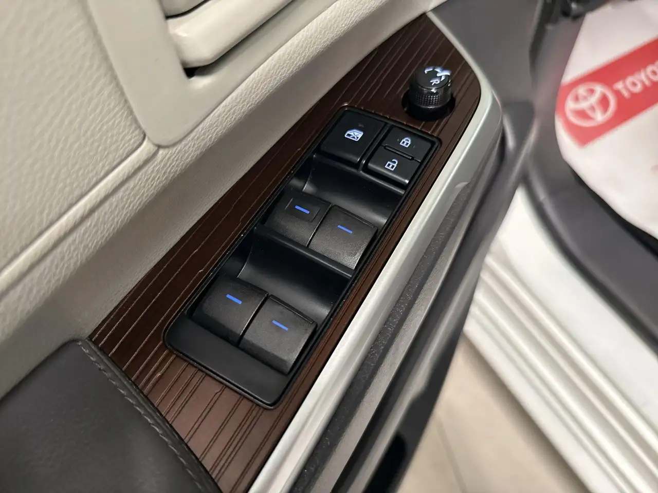 Toyota Sienna снимка Toyota Sienna