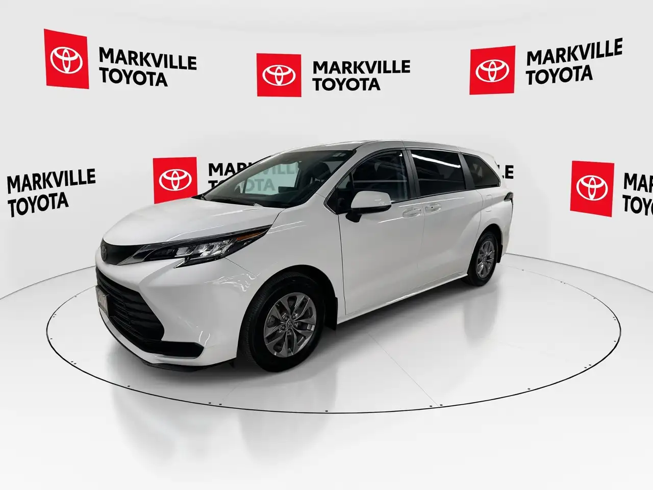 Toyota Sienna снимка Toyota Sienna