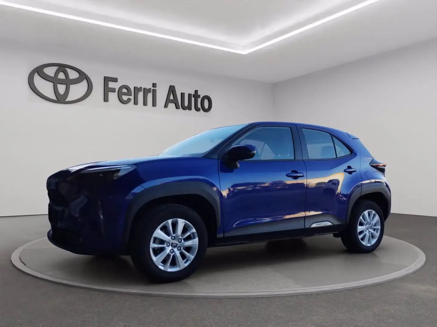 Toyota Yaris Cross 1.5h business awd-i 116cv e-cvt Blauw - 1
