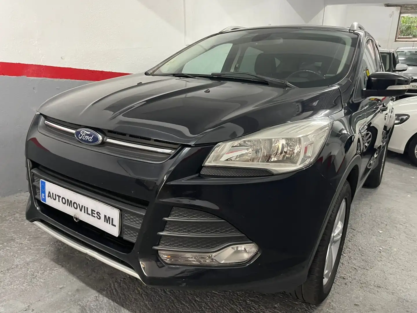 Ford Kuga 2.0TDCI Trend 4WD Zwart - 1