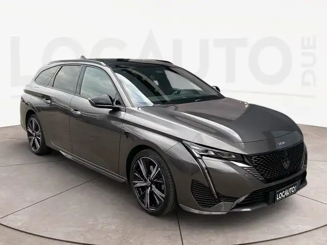 Peugeot 308 view 3