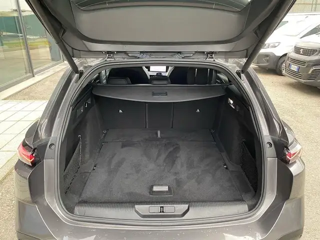 Peugeot 308 view 9