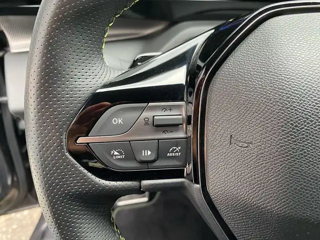 Peugeot 308 view 11