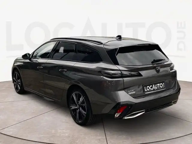 Peugeot 308 view 5