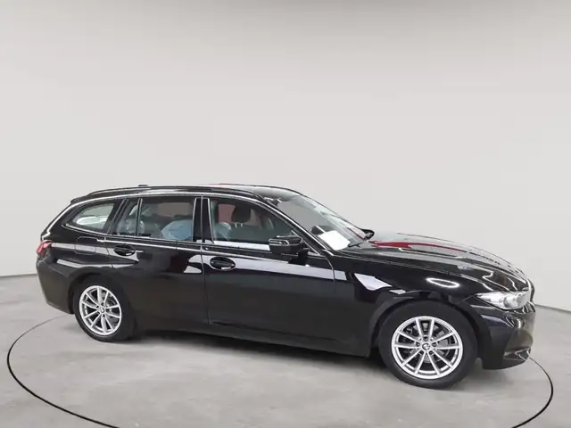 BMW 3 Series view 3