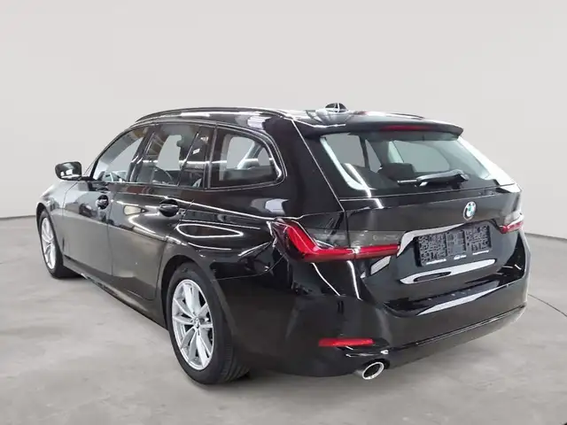 BMW 3 Series view 5