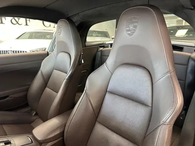 Porsche 911 view 15