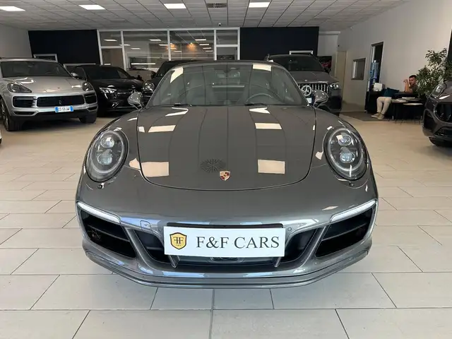 Porsche 911 view 2