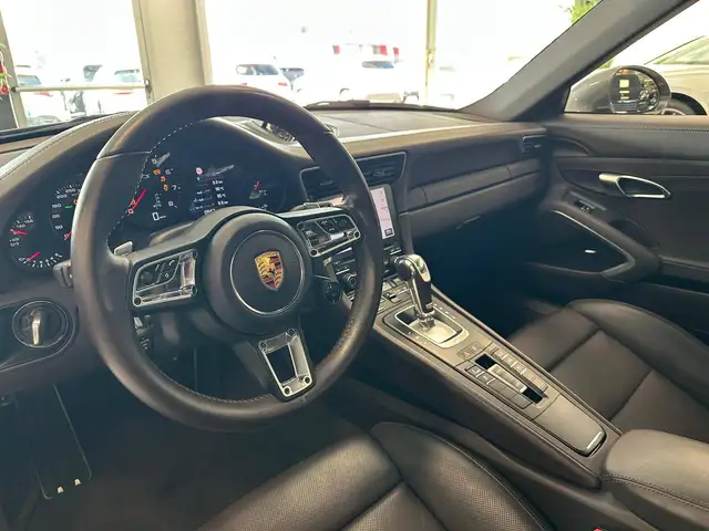 Porsche 911 view 8