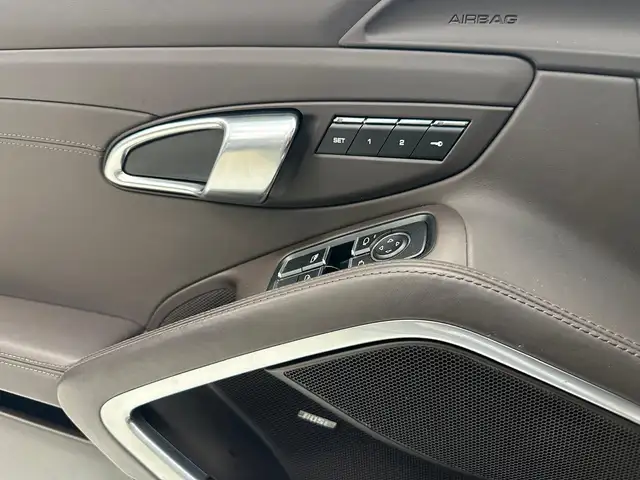 Porsche 911 view 14