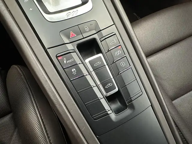 Porsche 911 view 10