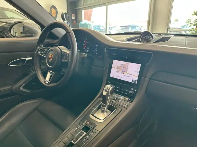 Porsche 911 view 9