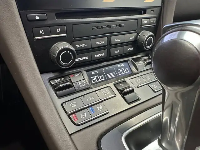 Porsche 911 view 11