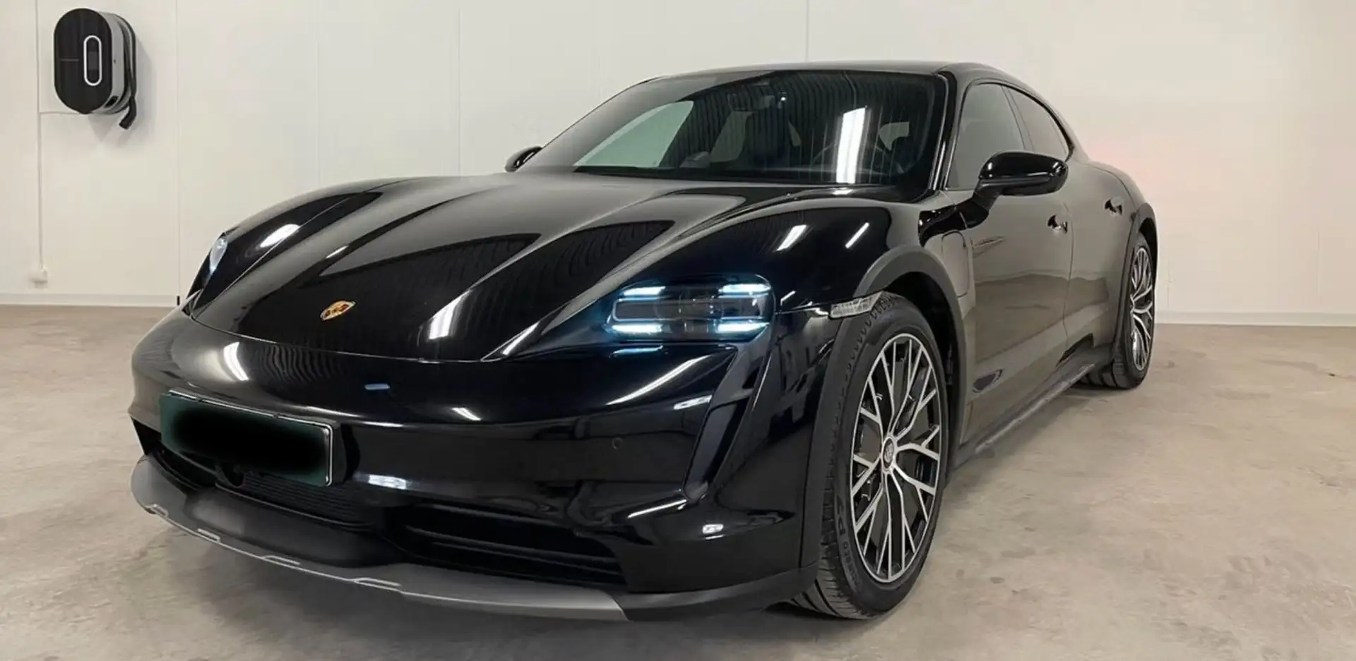 Porsche Taycan Cross Turismo 4 Schwarz - 2