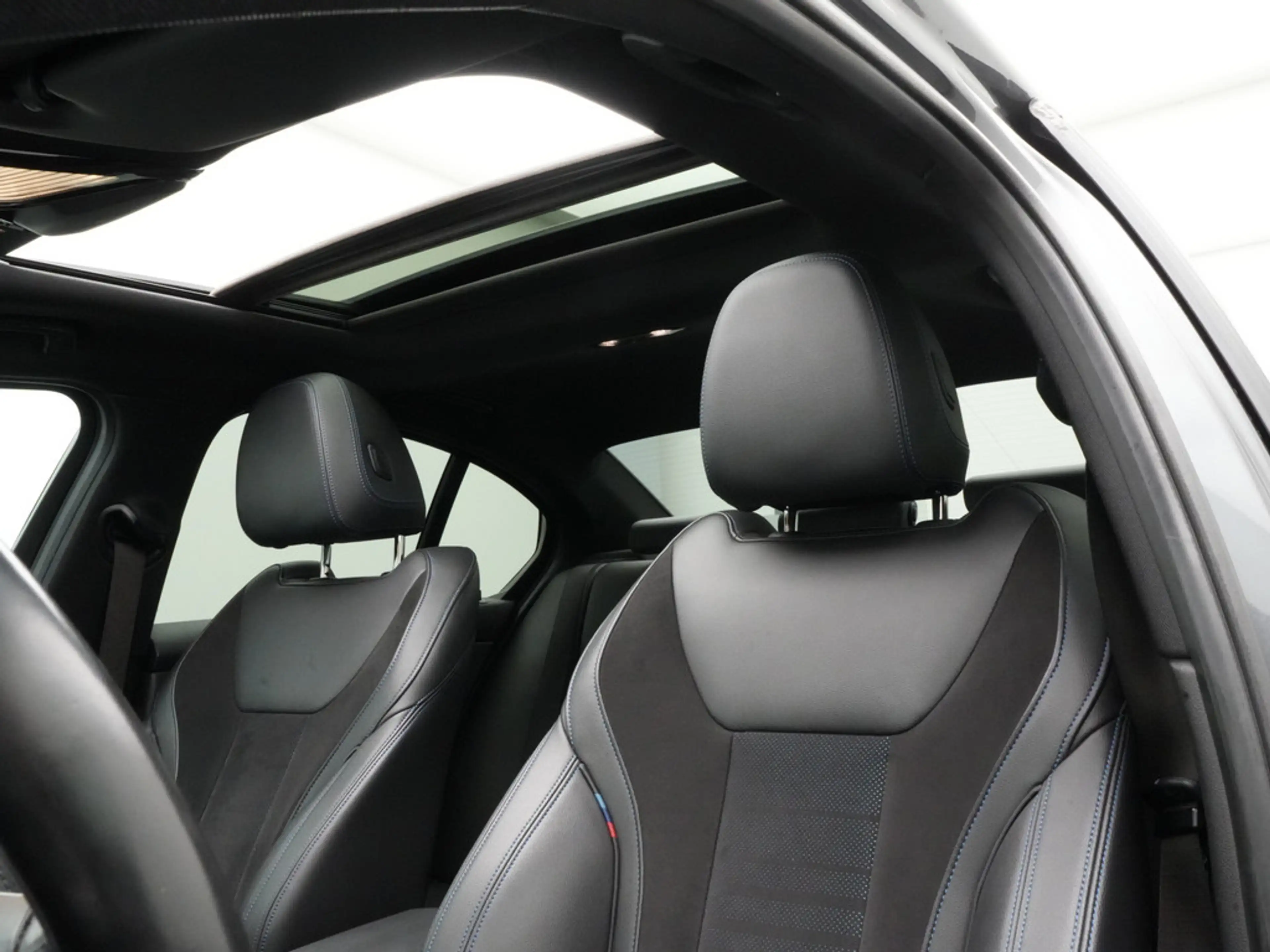 BMW 330 e M-Sport LASER PANO H/K ACC HUD NAVI LEDE — photo 4