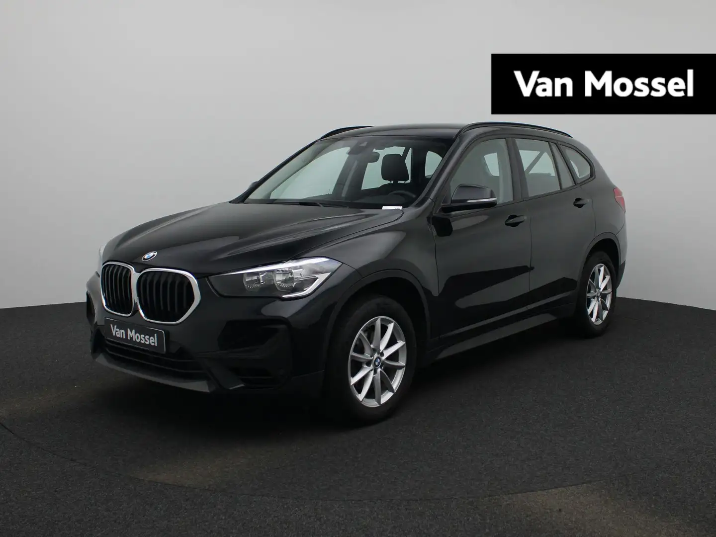 BMW X1 sDrive18i Executive | Automaat | Navigatie | Verwa Zwart - 1