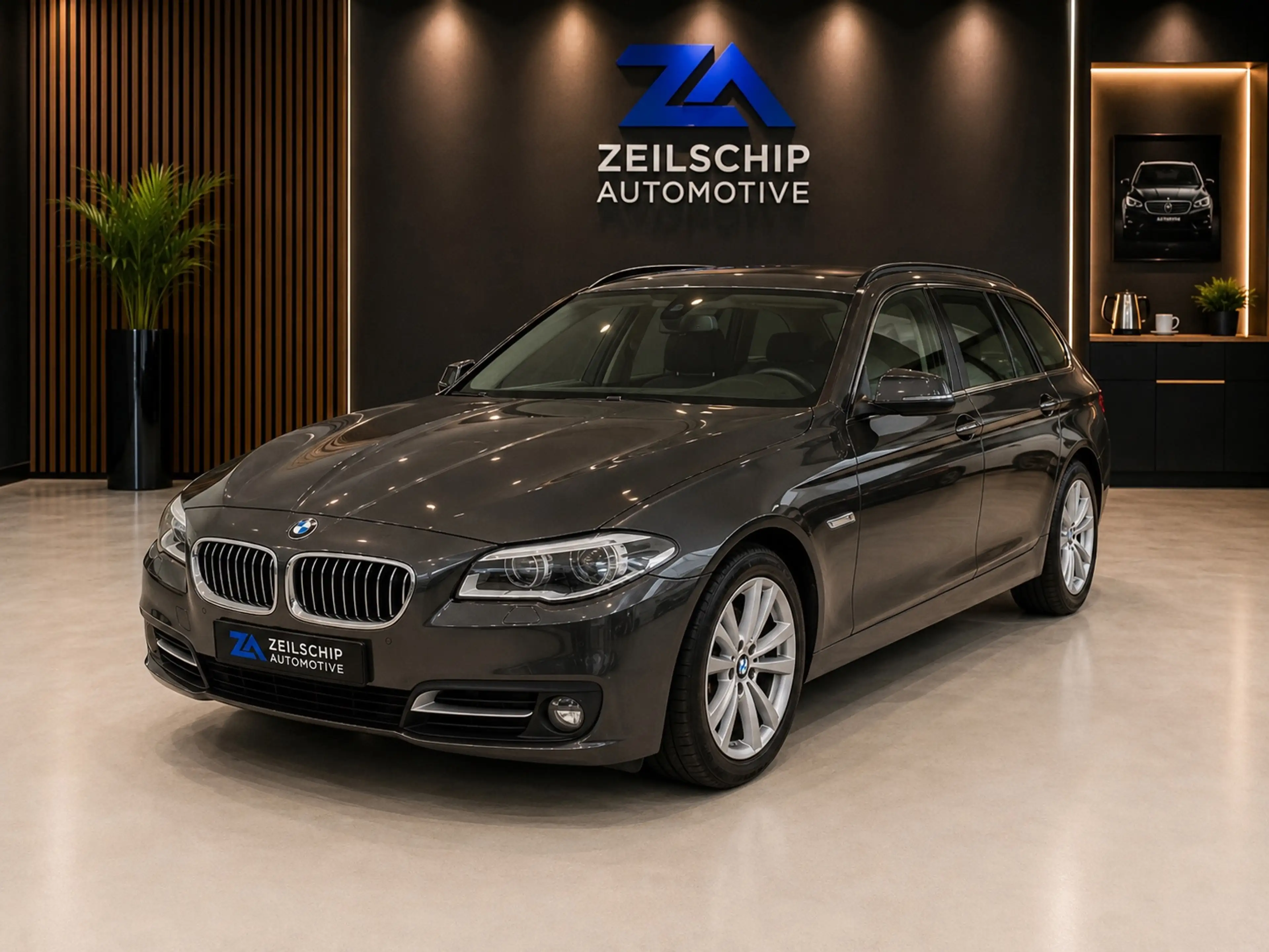 BMW 528 5-serie Touring 528i Facelift M Sport High Executi