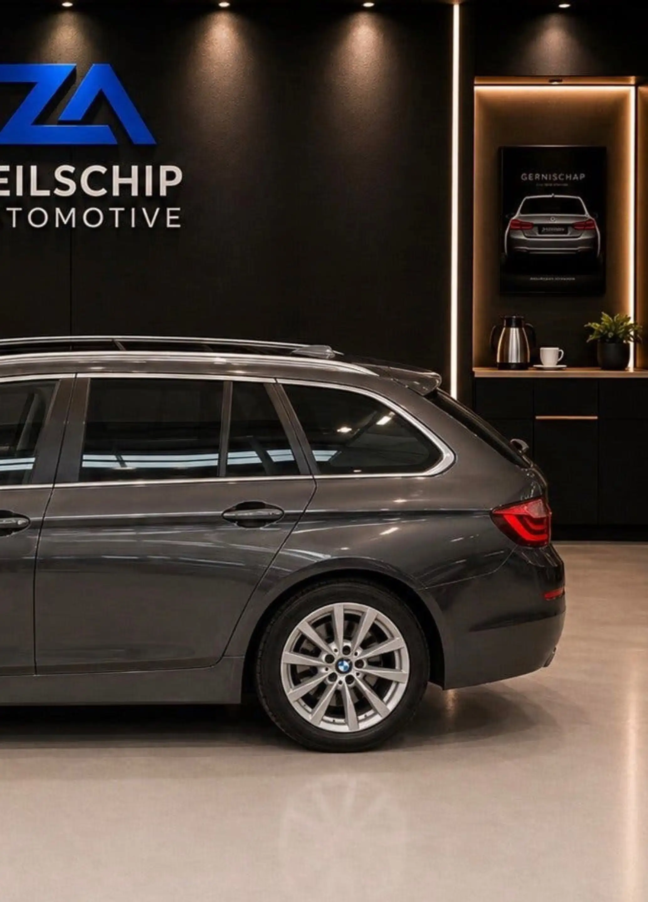 BMW 528 5-serie Touring 528i Facelift M Sport High Executi — photo 15
