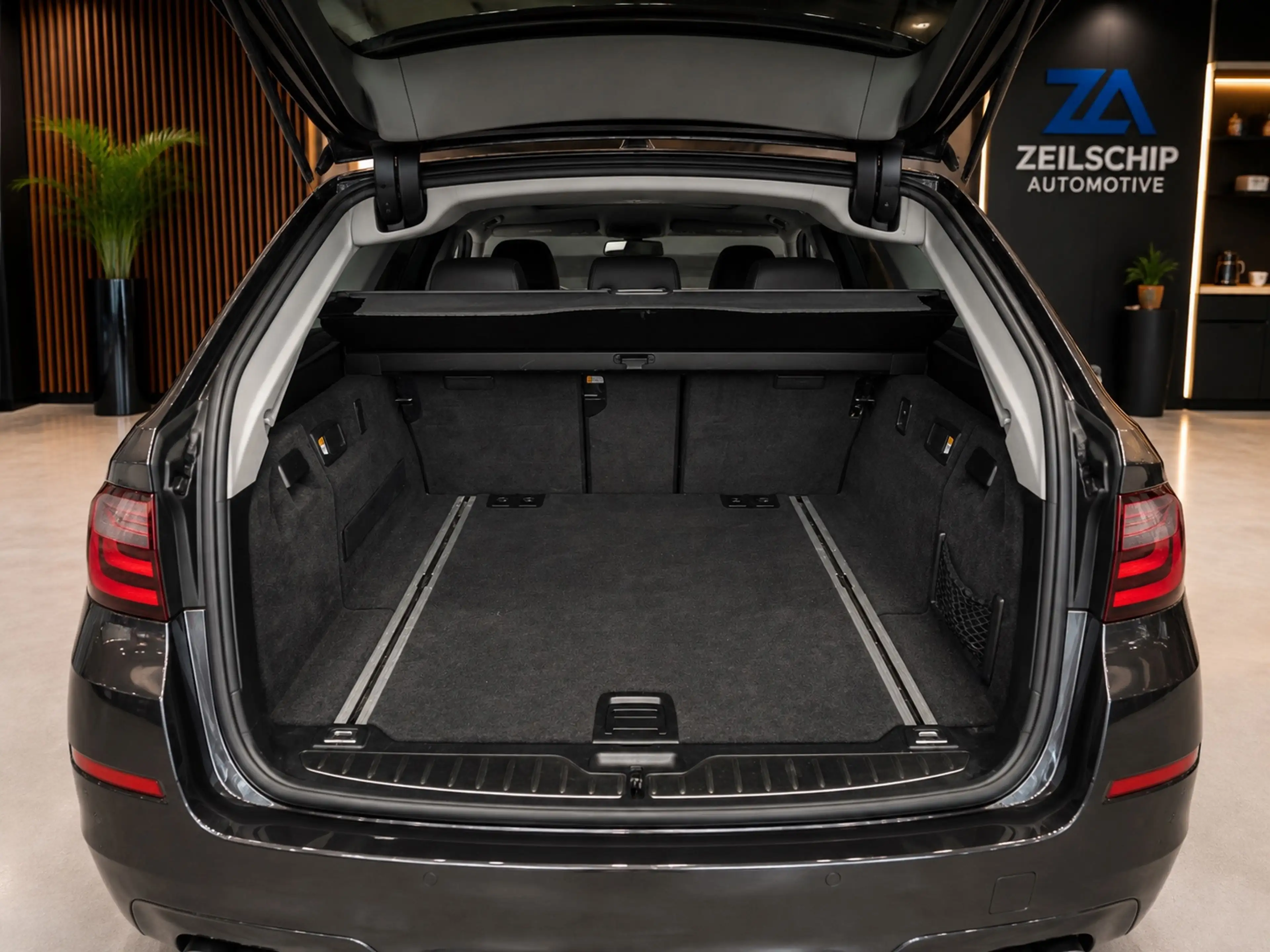 BMW 528 5-serie Touring 528i Facelift M Sport High Executi — photo 12