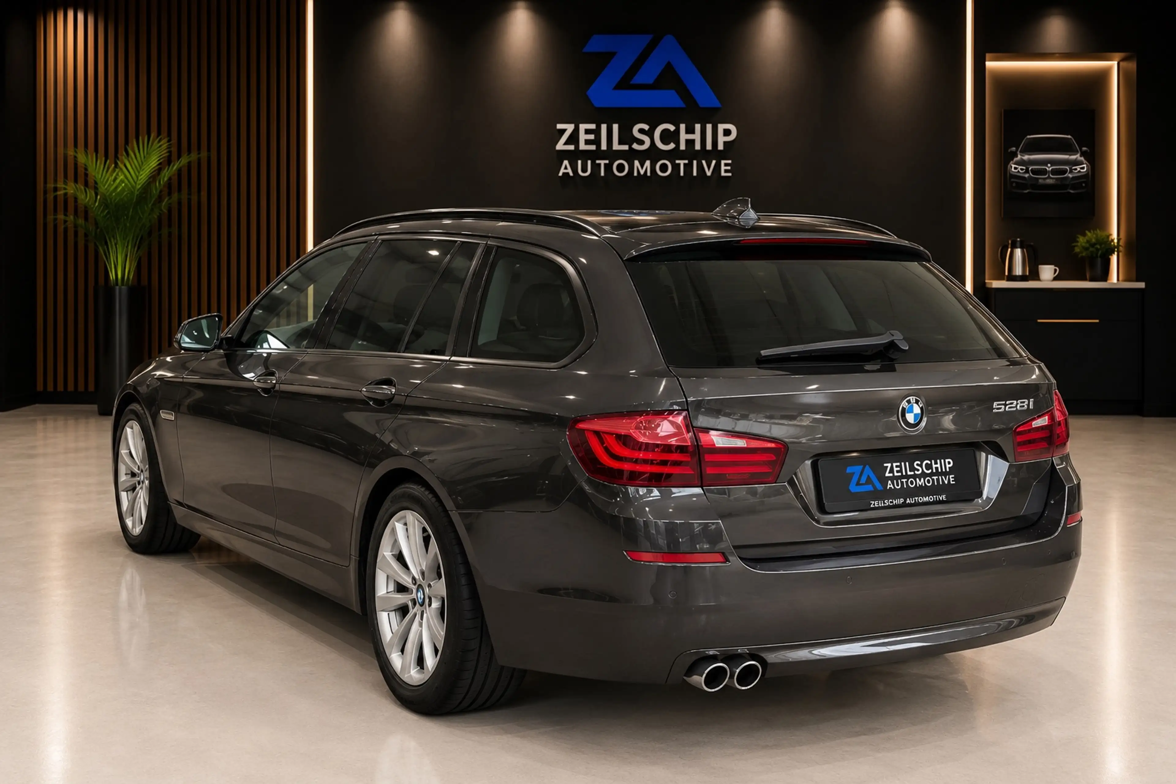 BMW 528 5-serie Touring 528i Facelift M Sport High Executi — photo 11