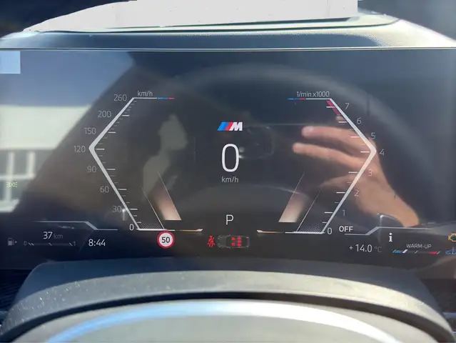 BMW X6 view 11