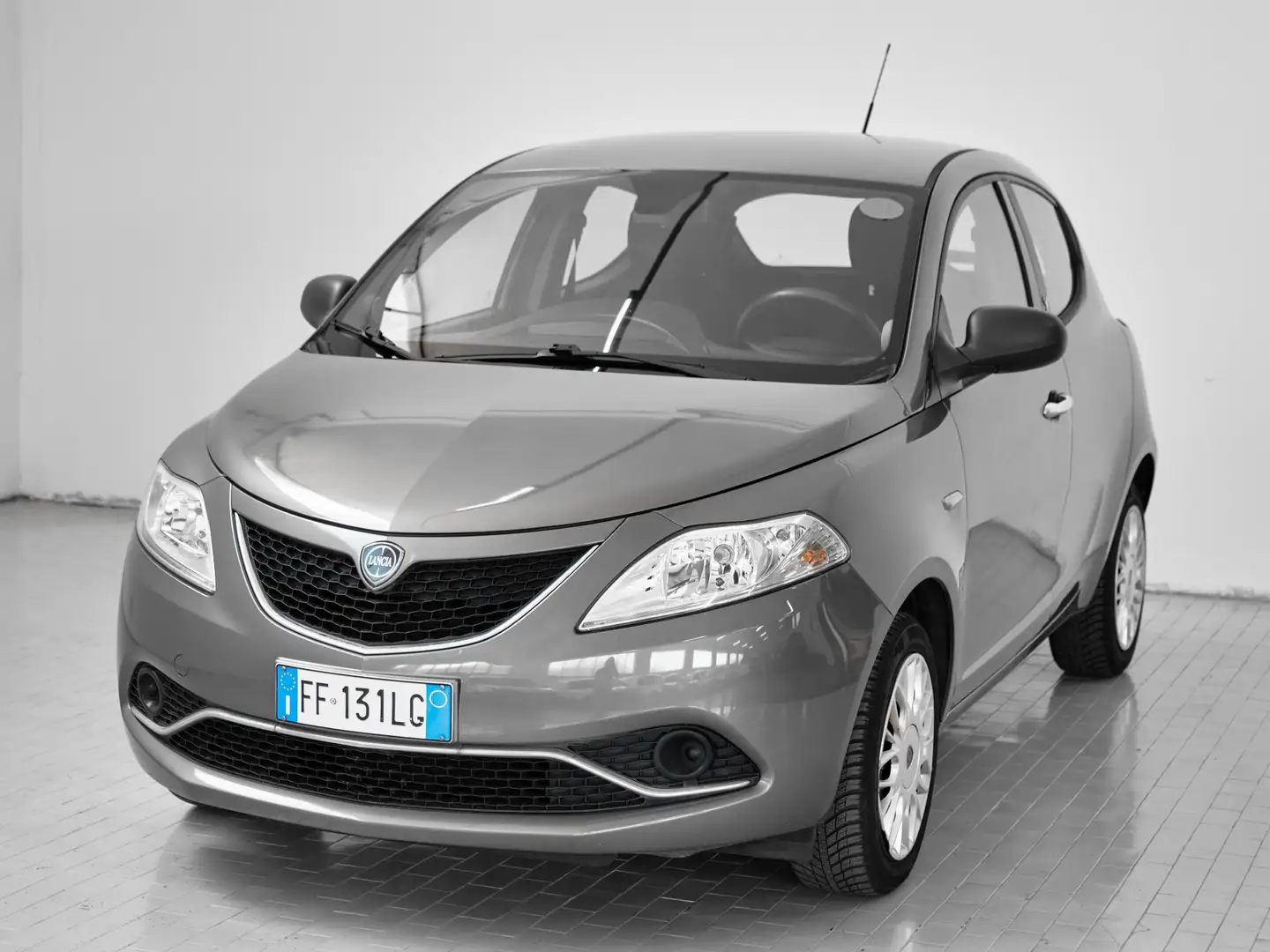 Lancia Ypsilon Ypsilon III 2015 1.2 Gold 69cv my16 Szary - 1