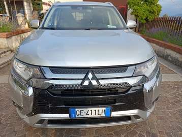 Outlander III 2018 phev 2.4 Instyle 4wd