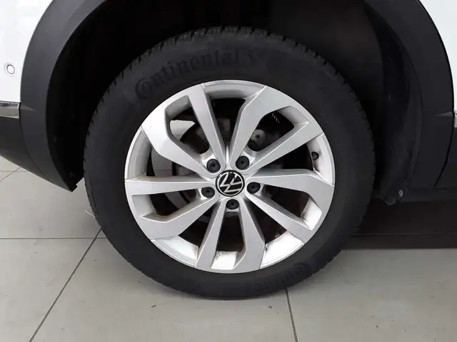 Volkswagen T-Roc view 18