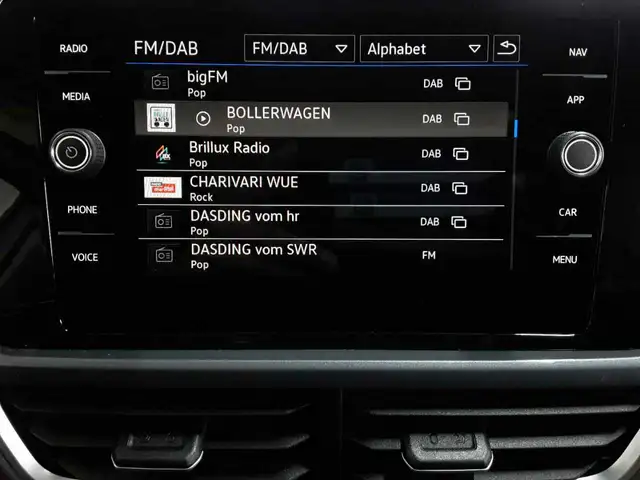 Volkswagen T-Roc view 12
