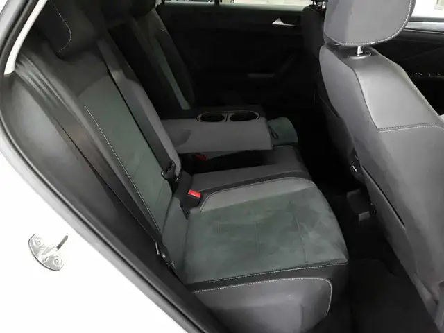 Volkswagen T-Roc view 14