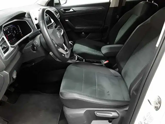 Volkswagen T-Roc view 7