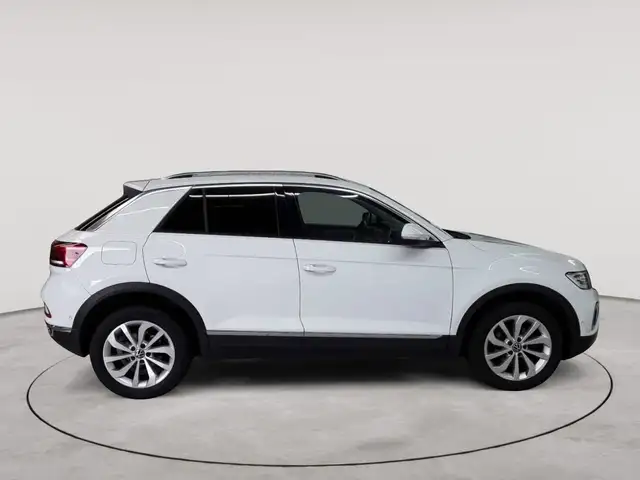 Volkswagen T-Roc view 3