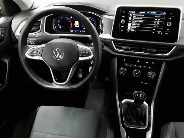 Volkswagen T-Roc view 10