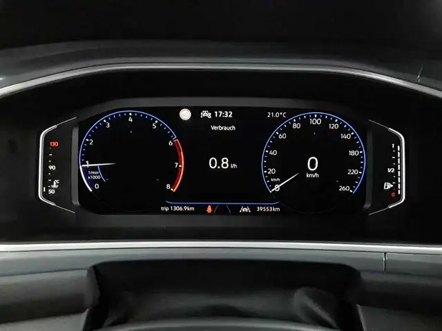 Volkswagen T-Roc view 11