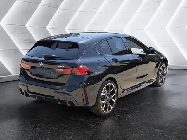 BMW 1 Series view 4