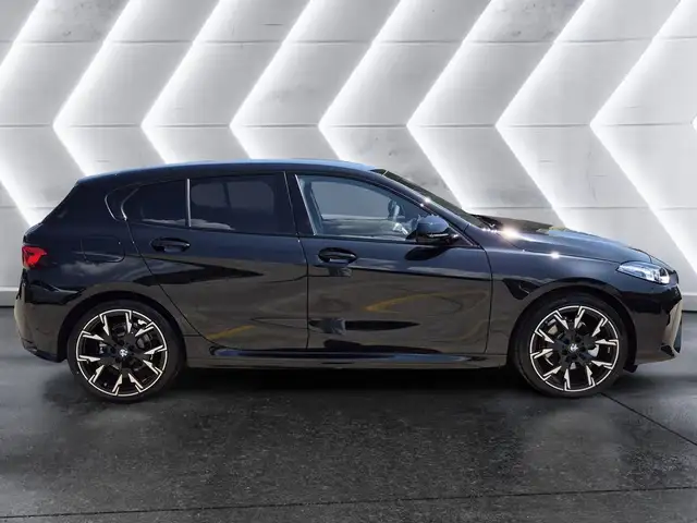 BMW 1 Series view 5