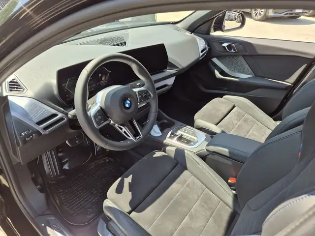 BMW 1 Series view 6