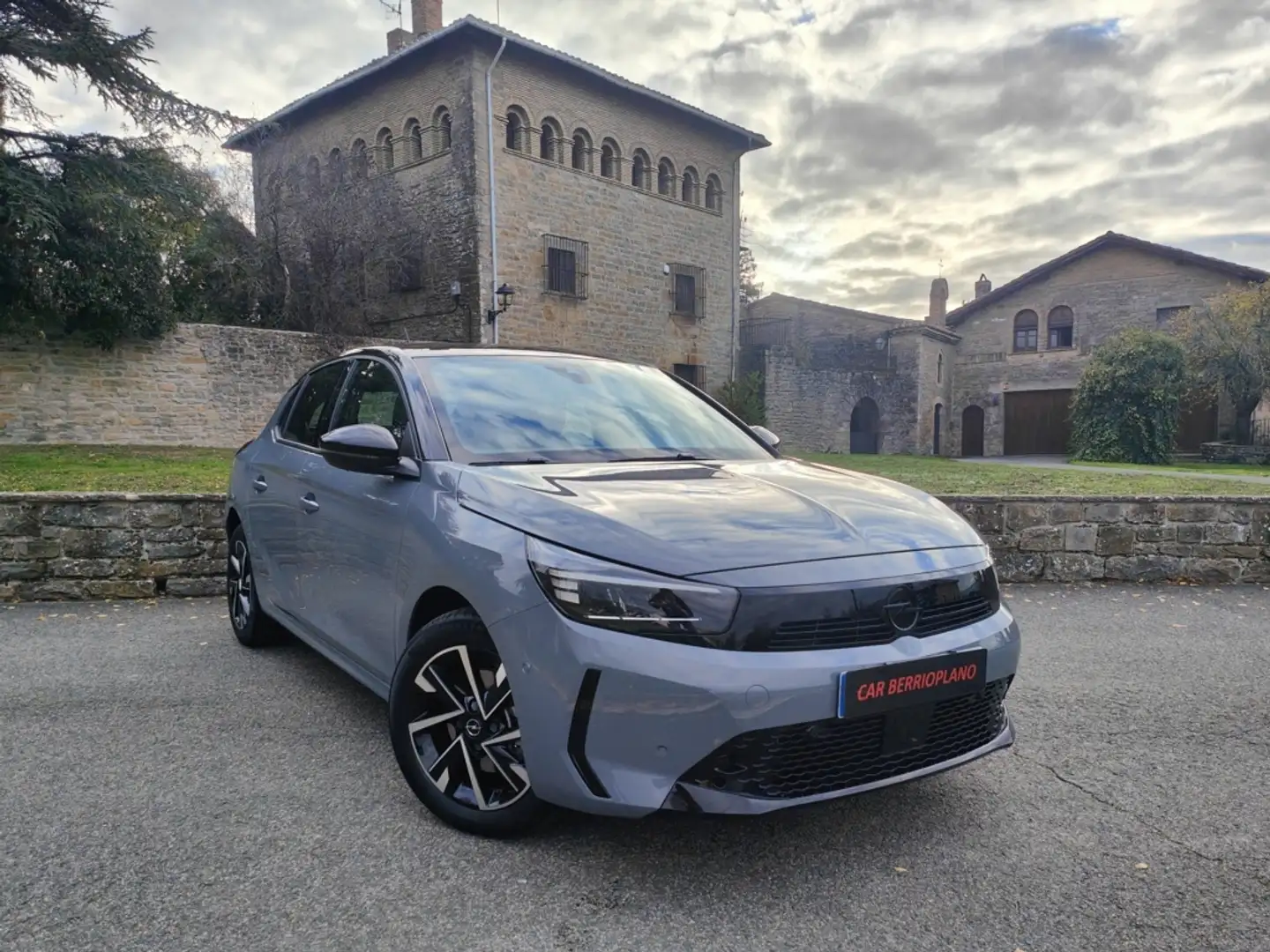 Opel Corsa 1.2T XHL S/S GS 100 Gris - 1