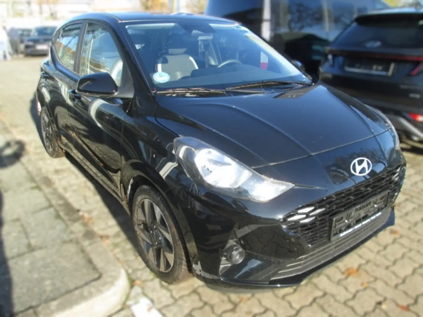 Hyundai i10 Trend 1.0 Navi Kamera Shzg Schwarz - 2