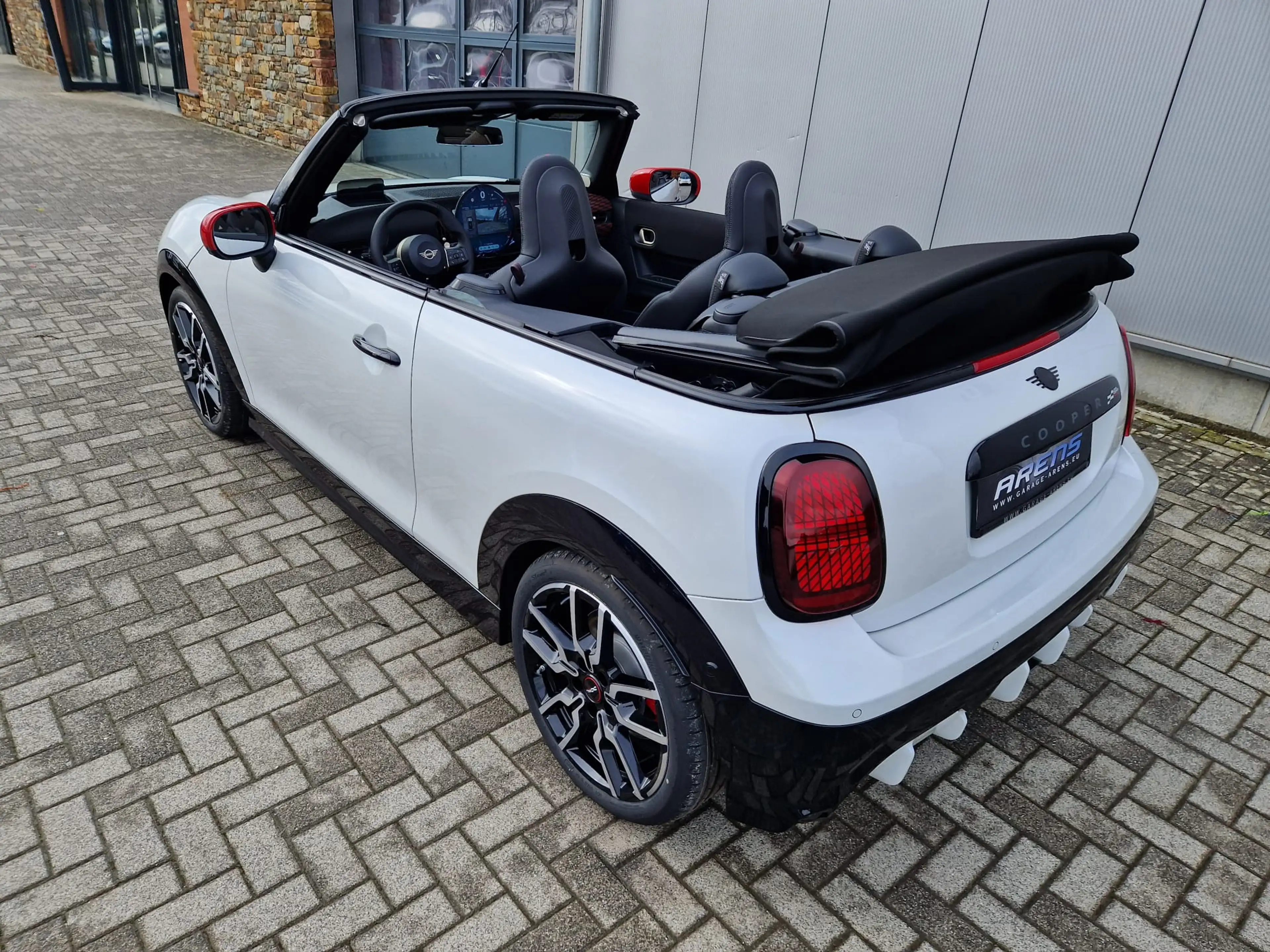 MINI John Cooper Works Cabrio Mini Cabrio 2.0A John Cooper Works Pack XL — photo 2
