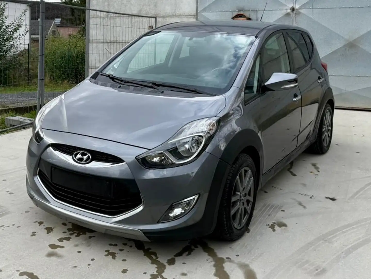 Hyundai iX20 iX20 1.6 CRDi Cross Gris - 1