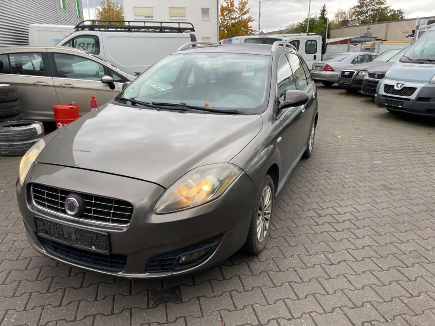 Fiat Croma 1.8 16V MPI Dynamic TÜV bis 02.2026 Šedá - 1