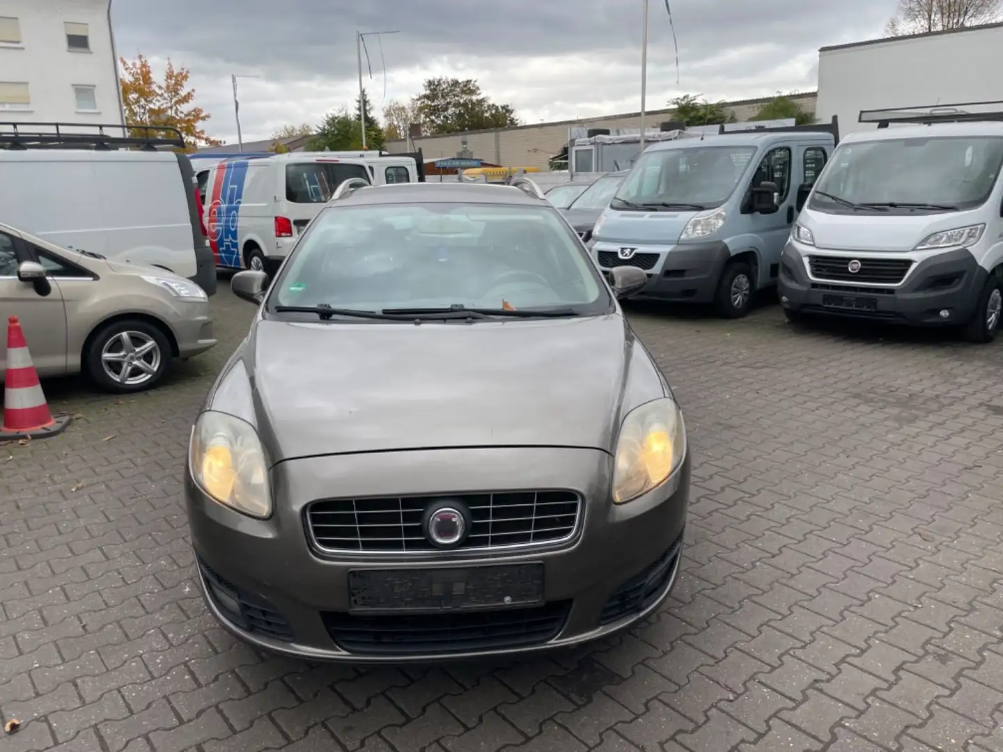 Fiat Croma 1.8 16V MPI Dynamic TÜV bis 02.2026 Šedá - 2