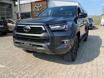 2.8 D-4D Double Cab Invincible ACC+LED+SHZ