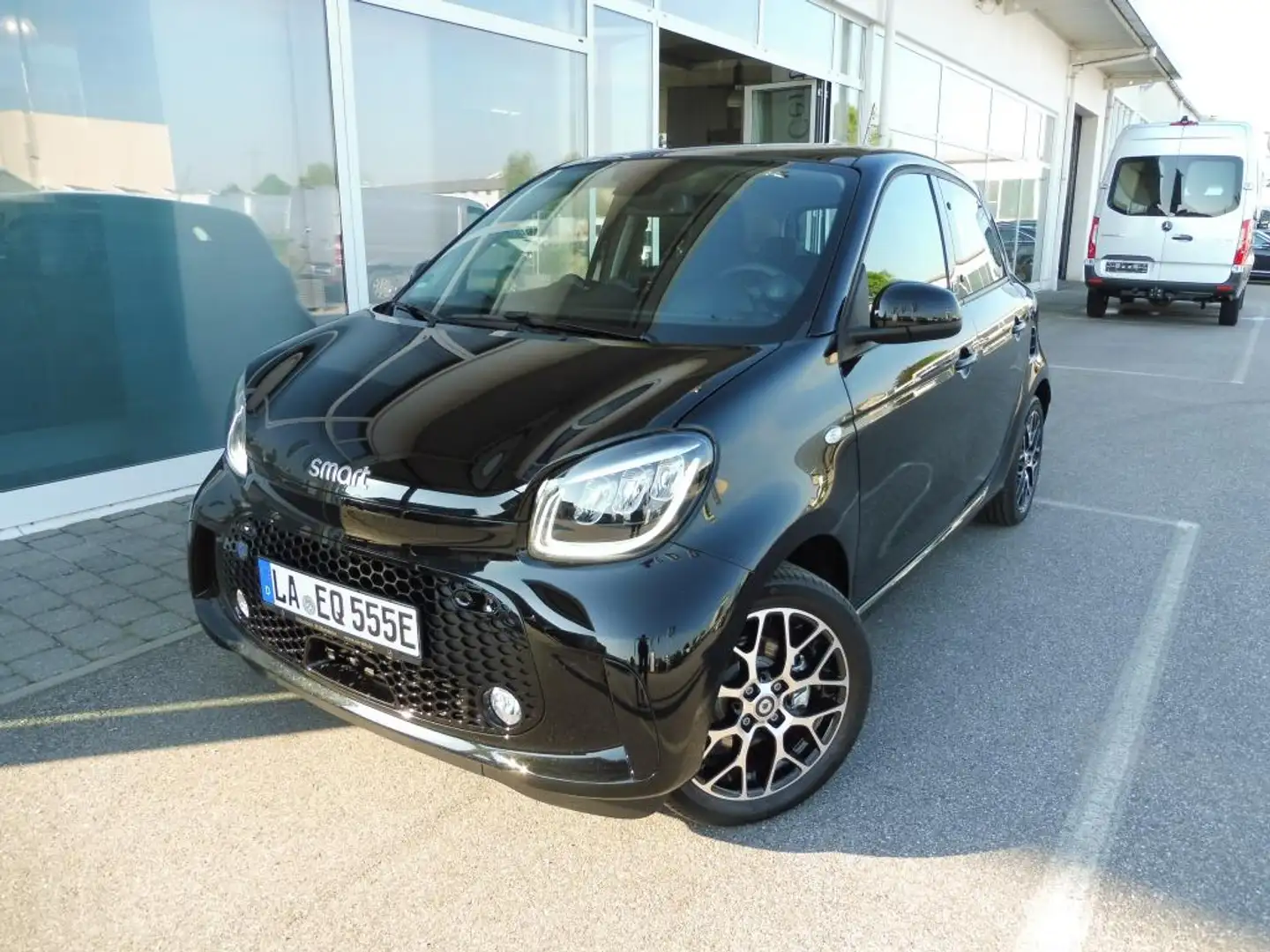 smart forFour EQ  prime Exclusive 22kW-Lader LKP Pano crna - 2