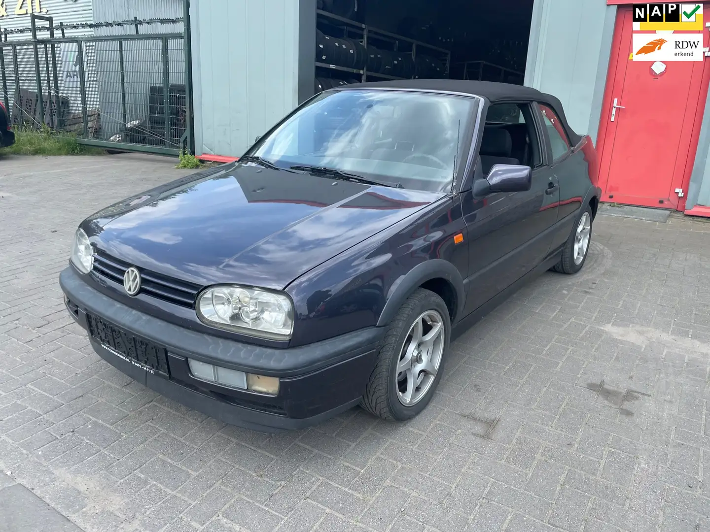 Volkswagen Golf Cabriolet 2.0 avantage Paars - 1