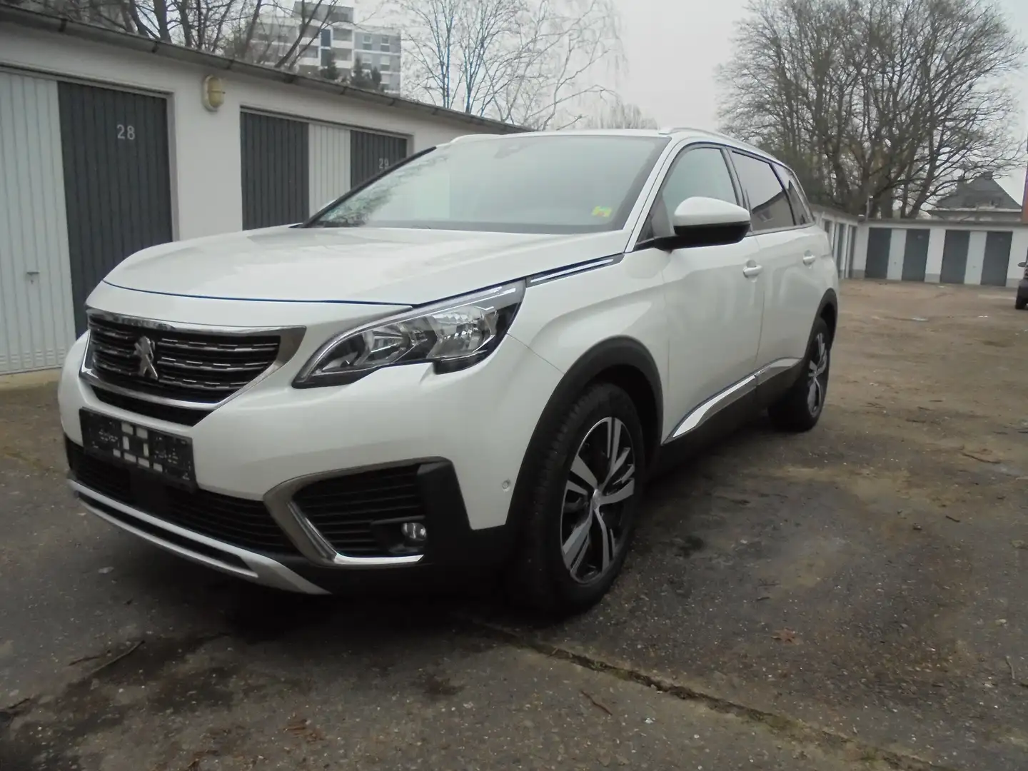 Peugeot 5008 BlueHDi 130 Active Noir - 1